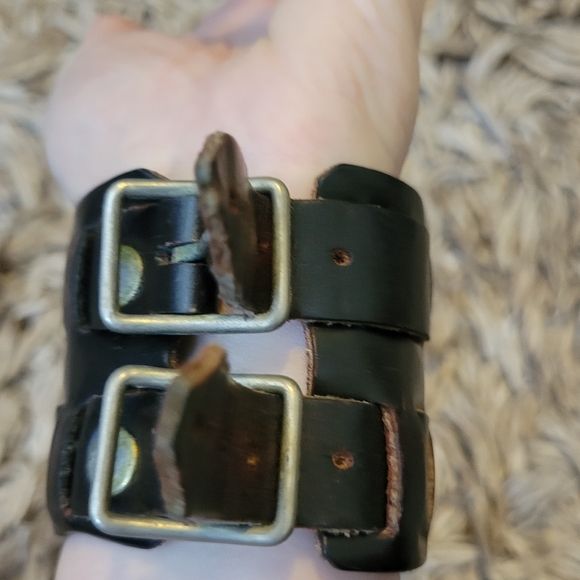 MAC COSMETICS employee bracelet - Picture 4 of 7